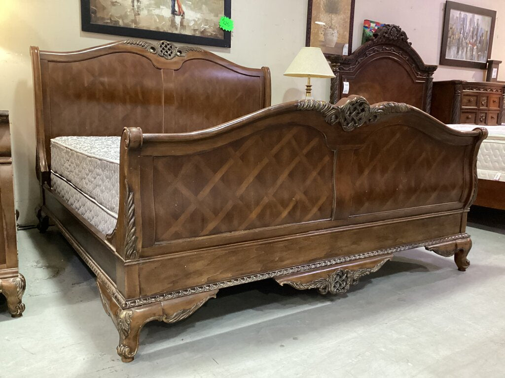 83808 - Kathy Ireland Home King Bedframe 83x54