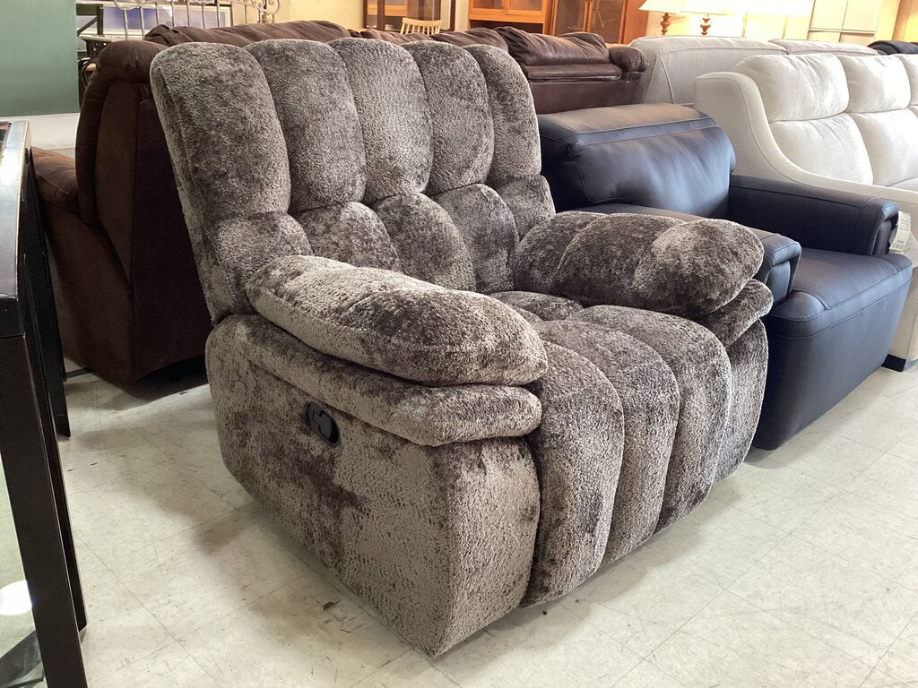 Everest Chocolate NEW Glider Recliner 43x41x40 (677342)