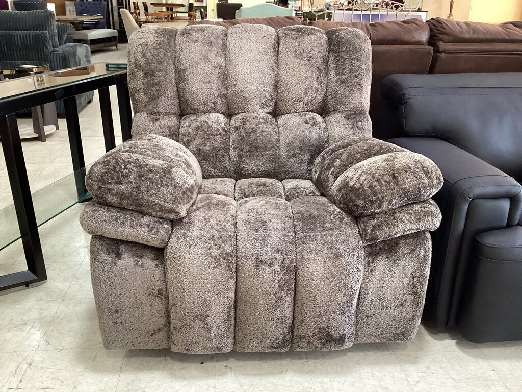 Everest Chocolate NEW Glider Recliner 43x41x40 (677342)
