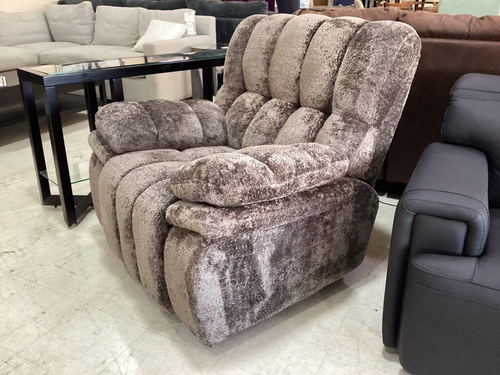 Everest Chocolate NEW Glider Recliner 43x41x40 (677342)