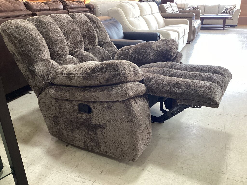 Everest Chocolate NEW Glider Recliner 43x41x40 (677342)