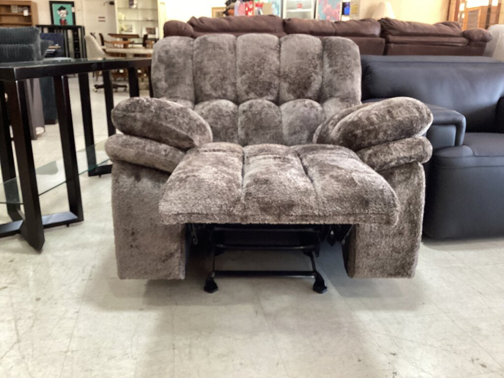 Everest Chocolate NEW Glider Recliner 43x41x40 (677342)
