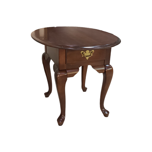 83911 - Broyhill Queen Anne Oval Side Table 23x27x23
