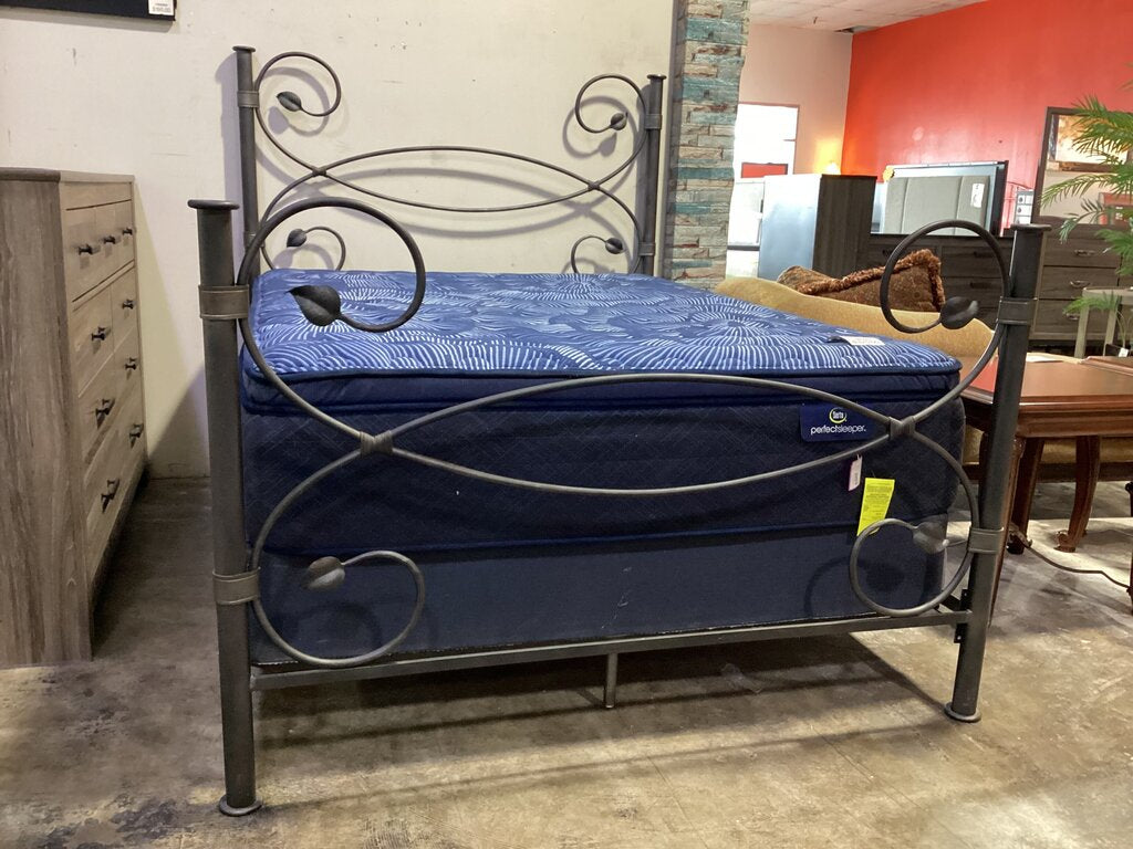 83974 - Amish Iron Queen Size Bed Frame 63x96x60