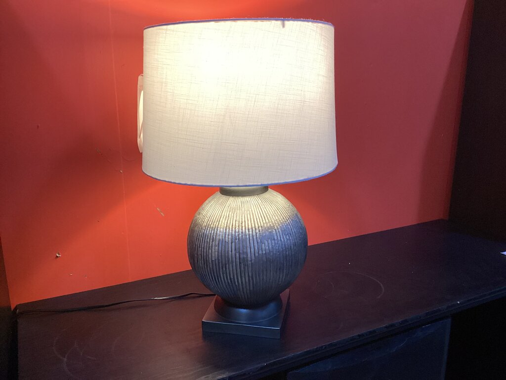 83982 Ashley Cailan Table Lamp