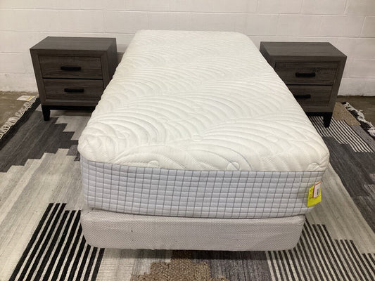 80633 - Scott Living Restonic Twin Mattress