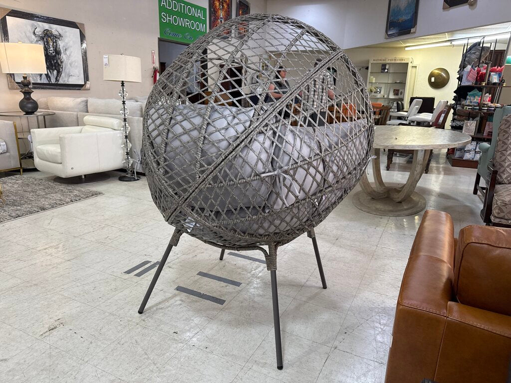 80697 - Wicker Egg Chair w/Cushions