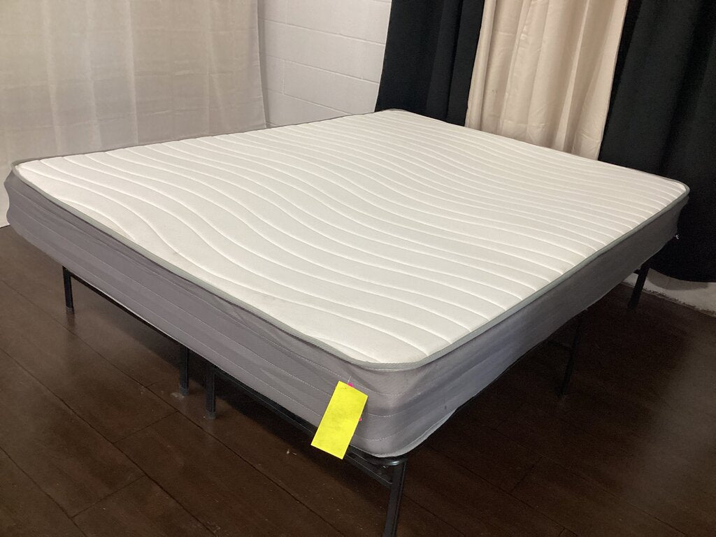 80734 - White Top Grey Border Queen Mattress