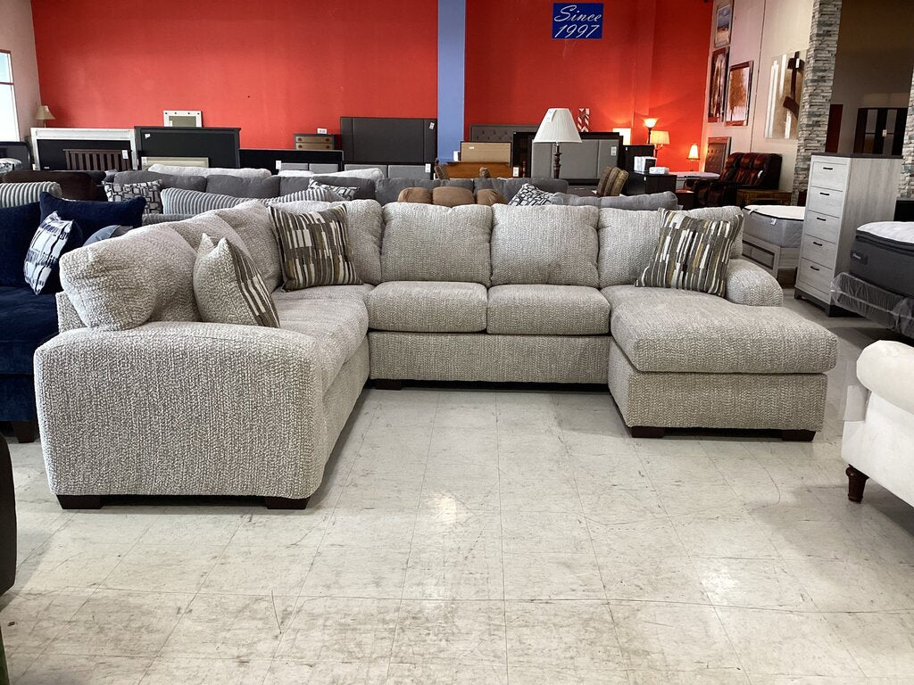 Reckon Taupe NEW Sectional 122x96x65x37 (5210-30-3811)