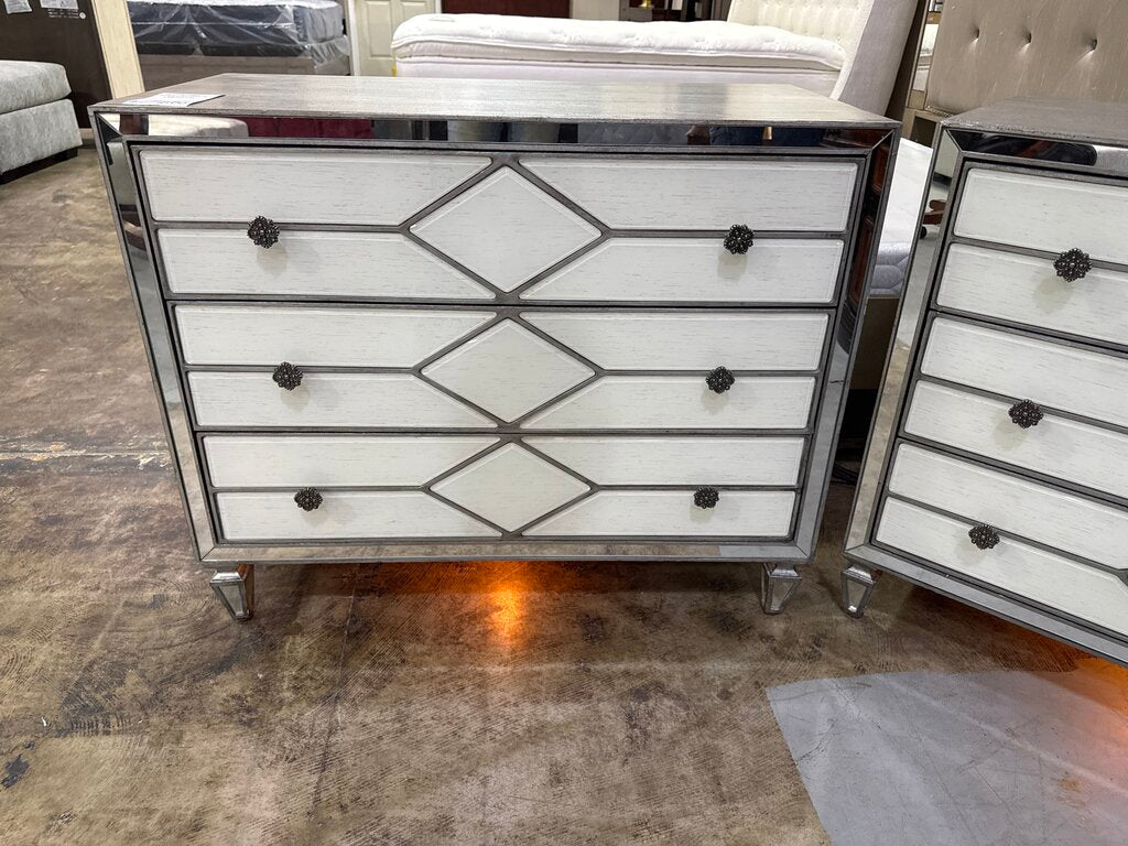 80798 - Pair Of Hooker Sanctuary Queen of Diamonds Bachelorette Chest 38x20x31