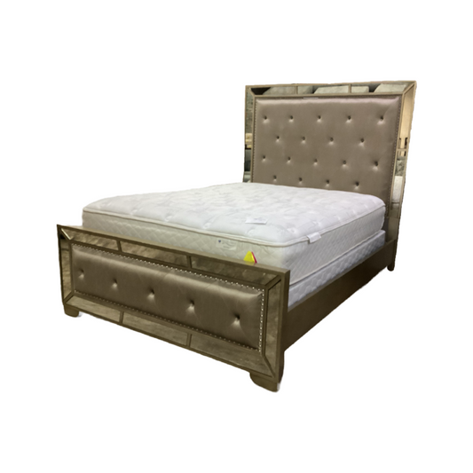 80812 - Pulaski Farrah Queen Bedframe 64x88x68