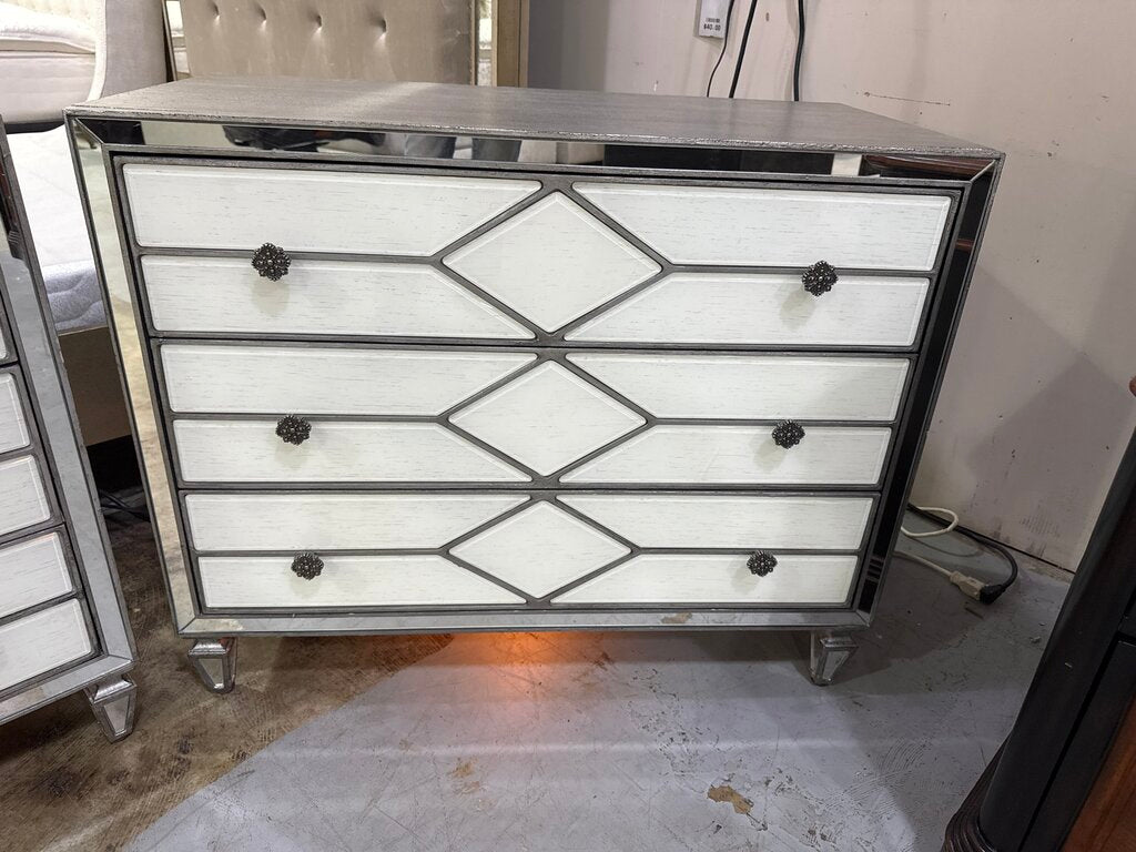 80798 - Pair Of Hooker Sanctuary Queen of Diamonds Bachelorette Chest 38x20x31