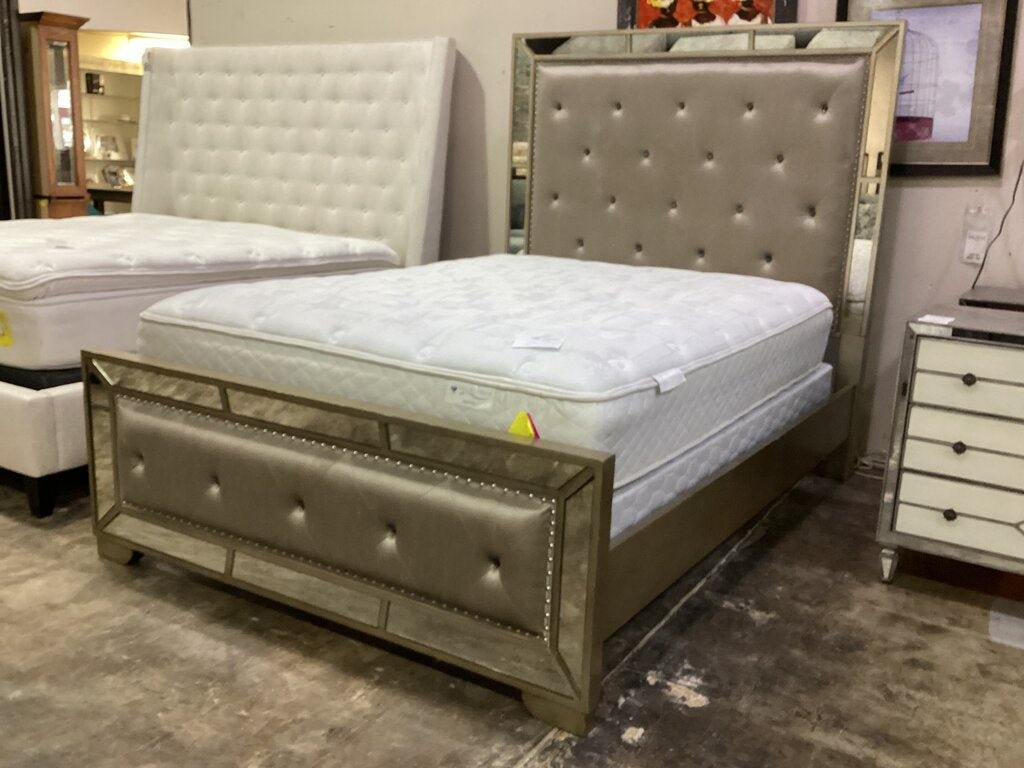 80812 - Pulaski Farrah Queen Bedframe 64x88x68