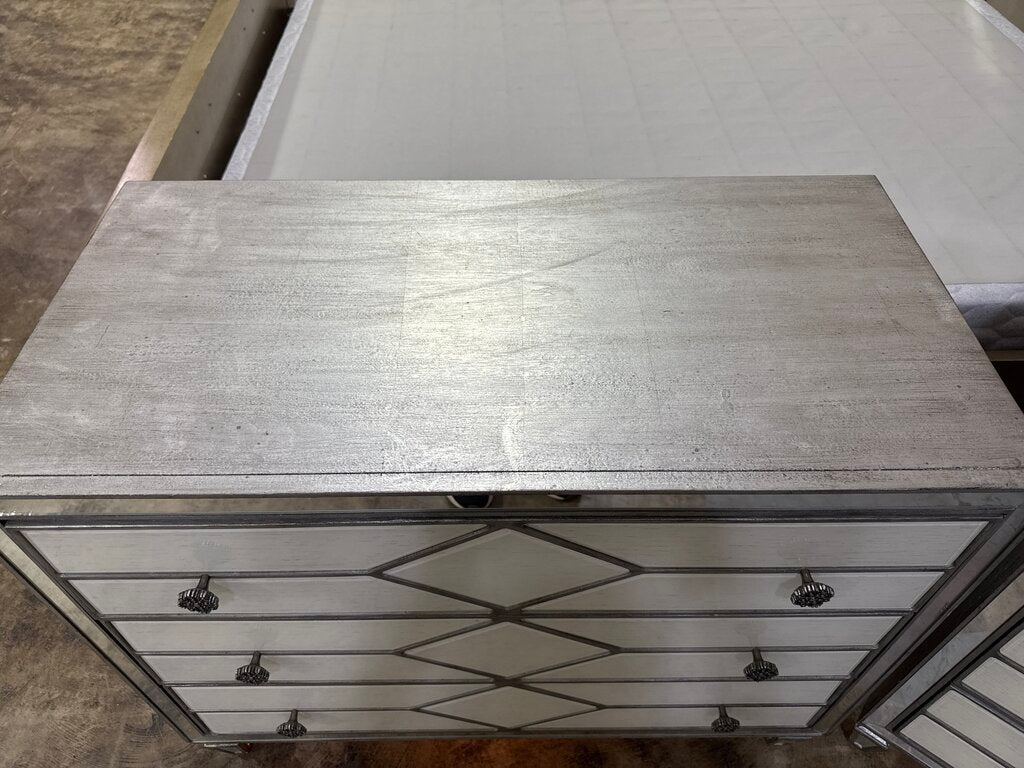 80798 - Pair Of Hooker Sanctuary Queen of Diamonds Bachelorette Chest 38x20x31
