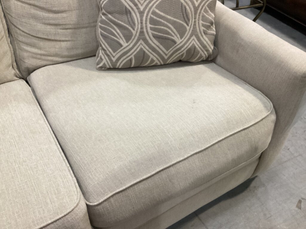 80808 - Ashley Mauricio Linen Loveseat 65x39x36