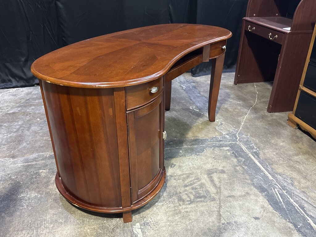 80820 - Kidney Bean Shaped Computer Desk 60x27x30