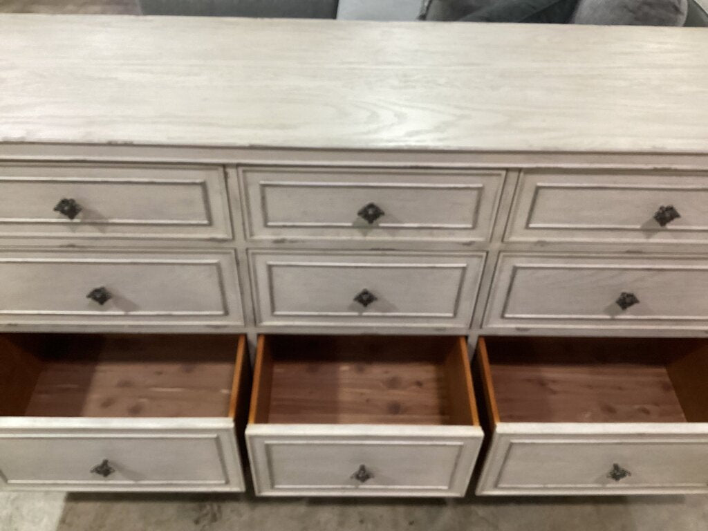 80794 - Hooker Sanctuary Anastasie Vintage Hollywood Dresser 70x20x38