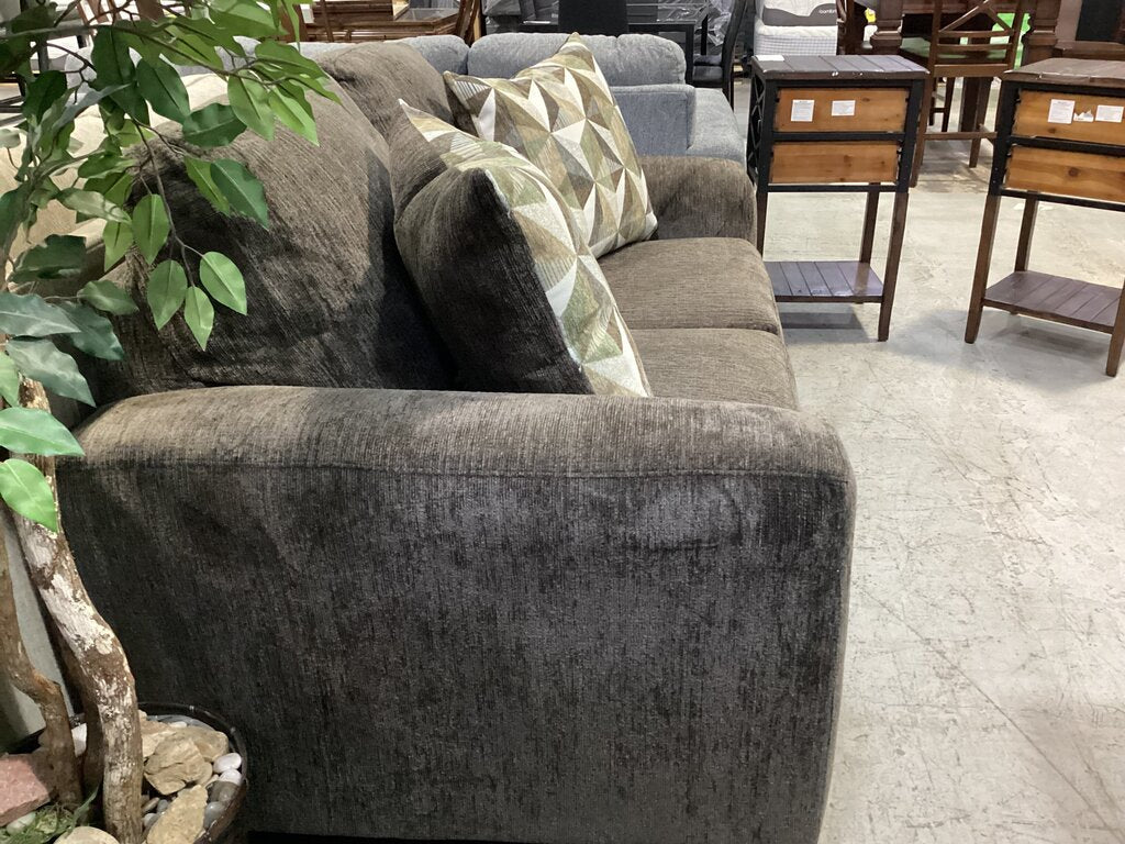 Nutmeg NEW Loveseat 65x40x40 (M11710)