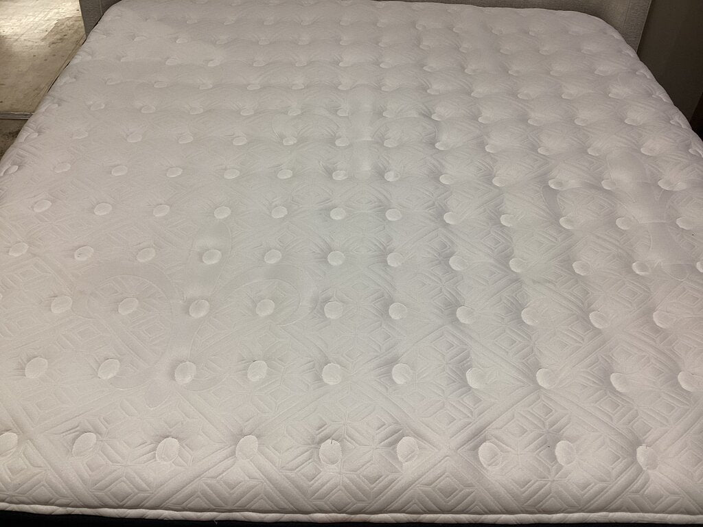 80897 - Strearns & Foster Luxuary Firm King Mattress