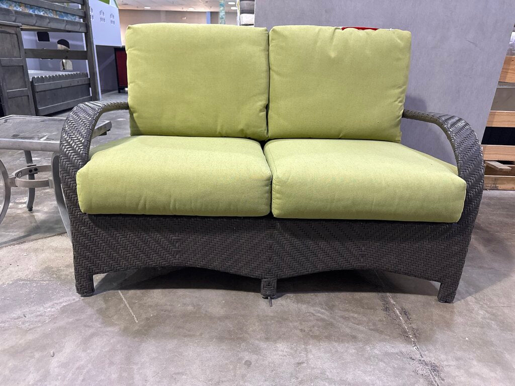 80917 (8524-20) Wicker Patio Loveseat 53x35x35