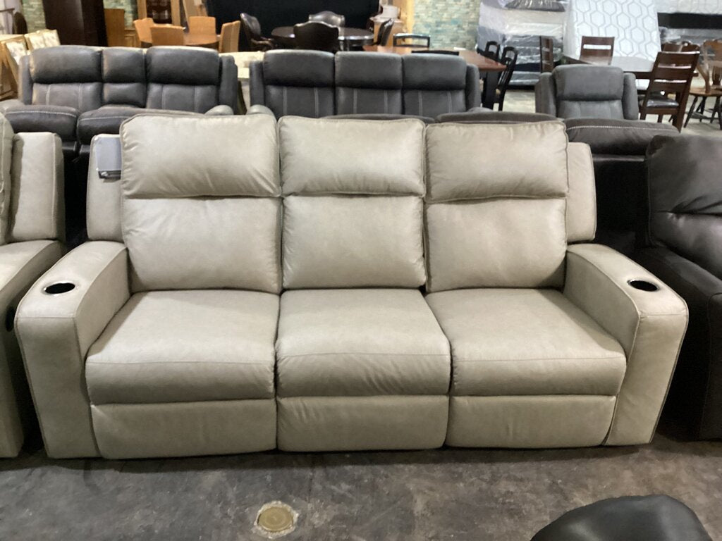 80770 - Ashley Lavenhorne Pebble Manual Reclining Sofa w/Drop Down Console 87x42x43