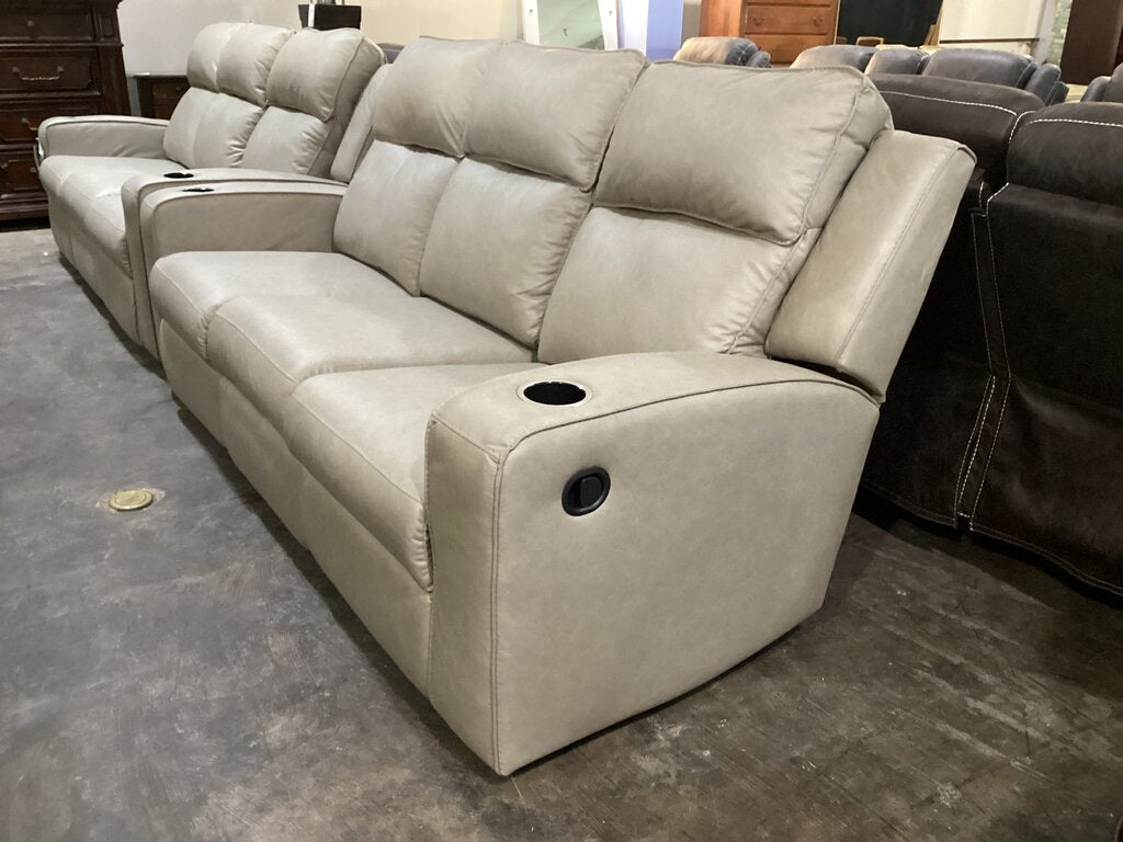 80770 - Ashley Lavenhorne Pebble Manual Reclining Sofa w/Drop Down Console 87x42x43