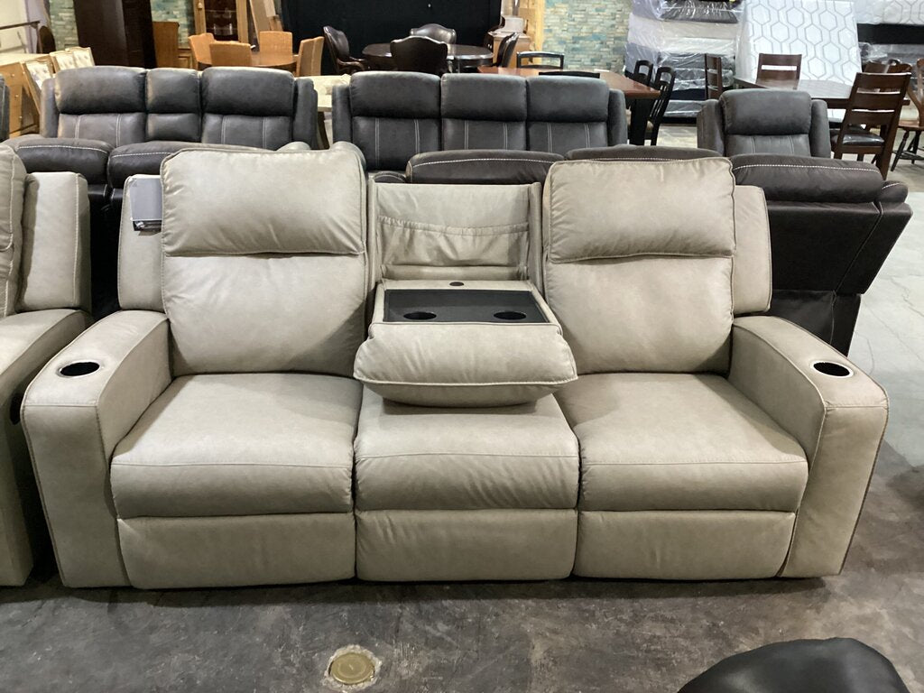 80770 - Ashley Lavenhorne Pebble Manual Reclining Sofa w/Drop Down Console 87x42x43