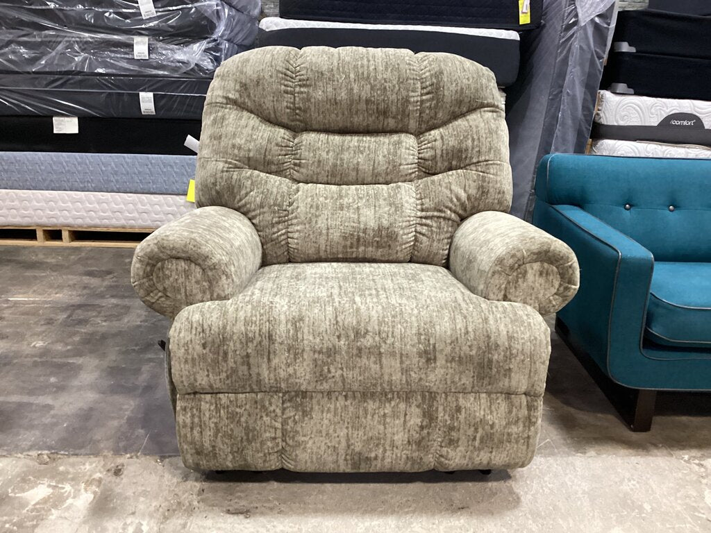 80942 Ashley Movie Man Manual Recliner 45x35x44