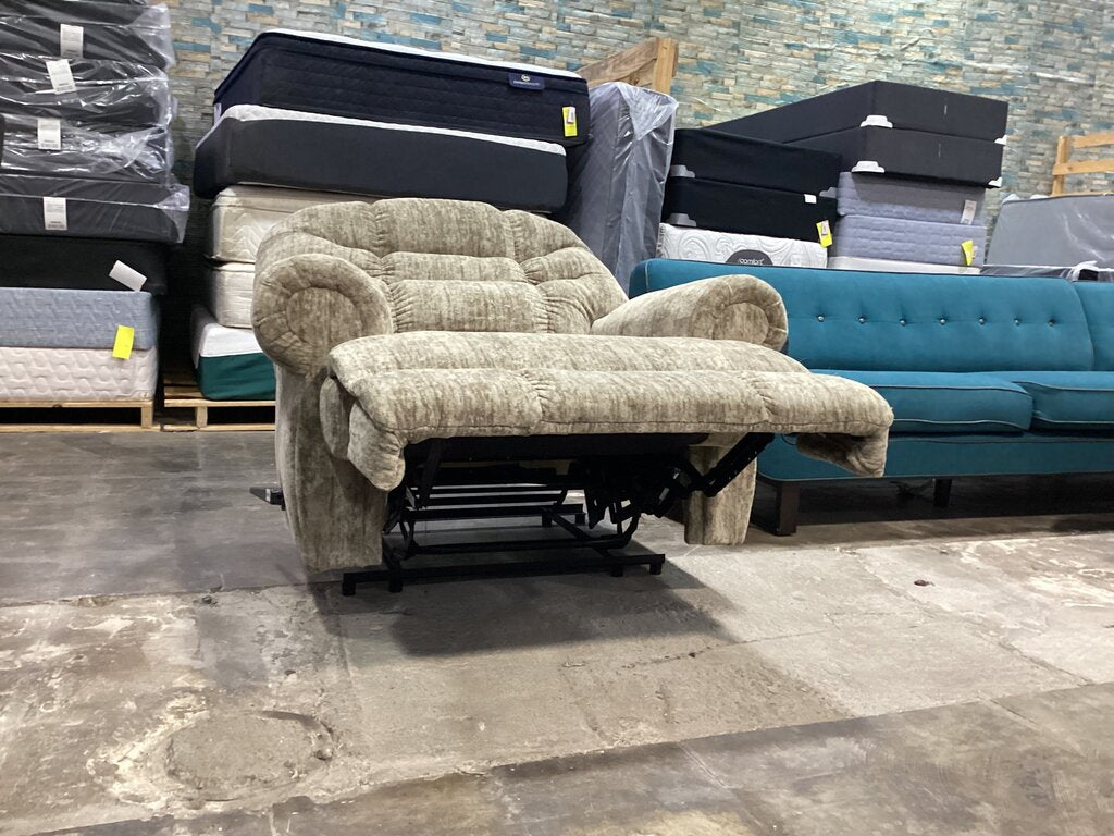 80942 Ashley Movie Man Manual Recliner 45x35x44
