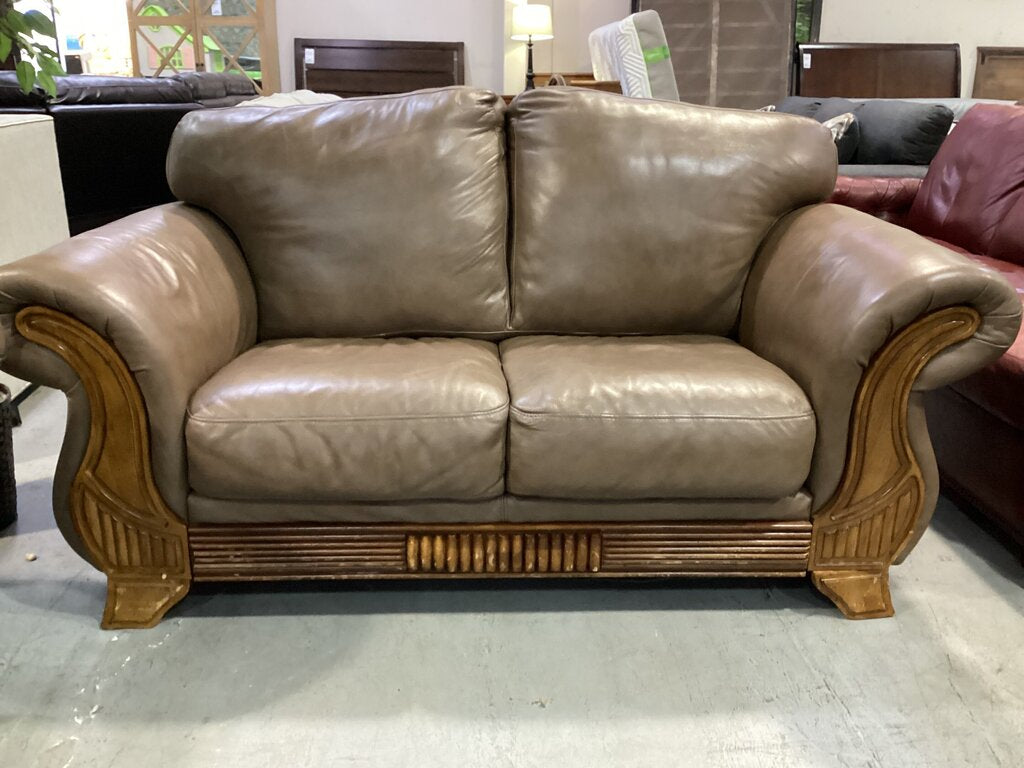 80870 Sofa and Love w/Carved Wood Trim 97/72x39x36
