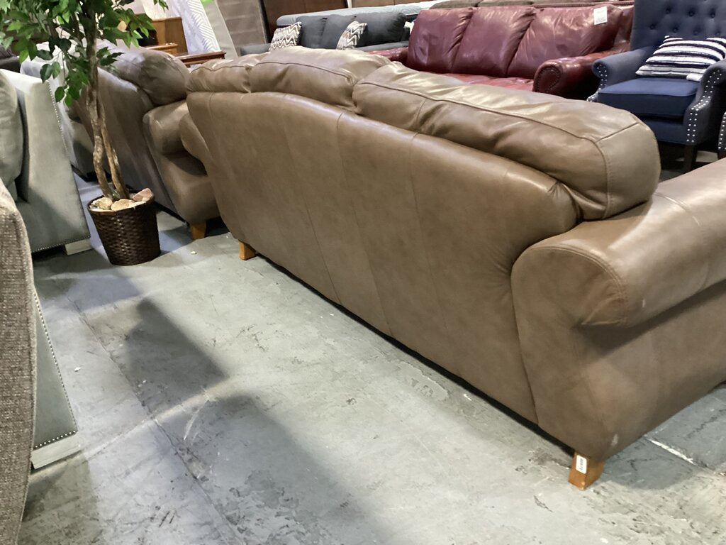 80870 Sofa and Love w/Carved Wood Trim 97/72x39x36