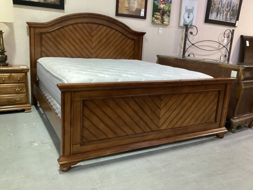 80854 - Addison Chestnut Chevron King Bed Frame 84x87x61