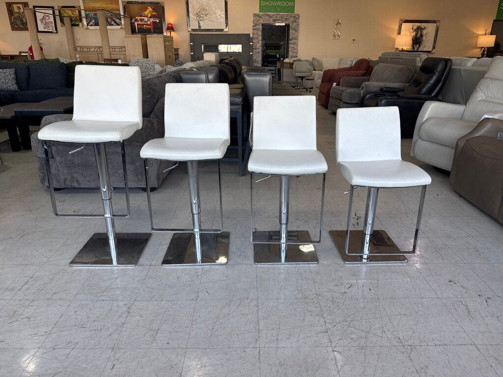 83714 - Set of 4 Villa Vici Lewis Adjustable Barstools 16x19x21-32 to 16x19x31-42