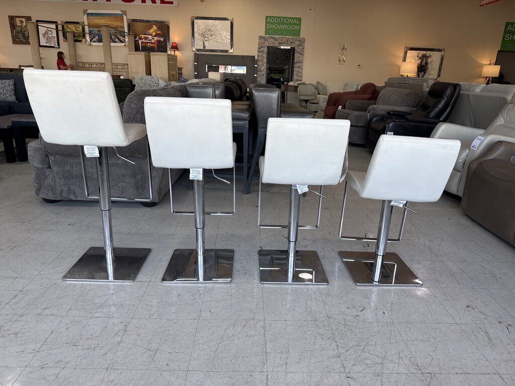 83714 - Set of 4 Villa Vici Lewis Adjustable Barstools 16x19x21-32 to 16x19x31-42