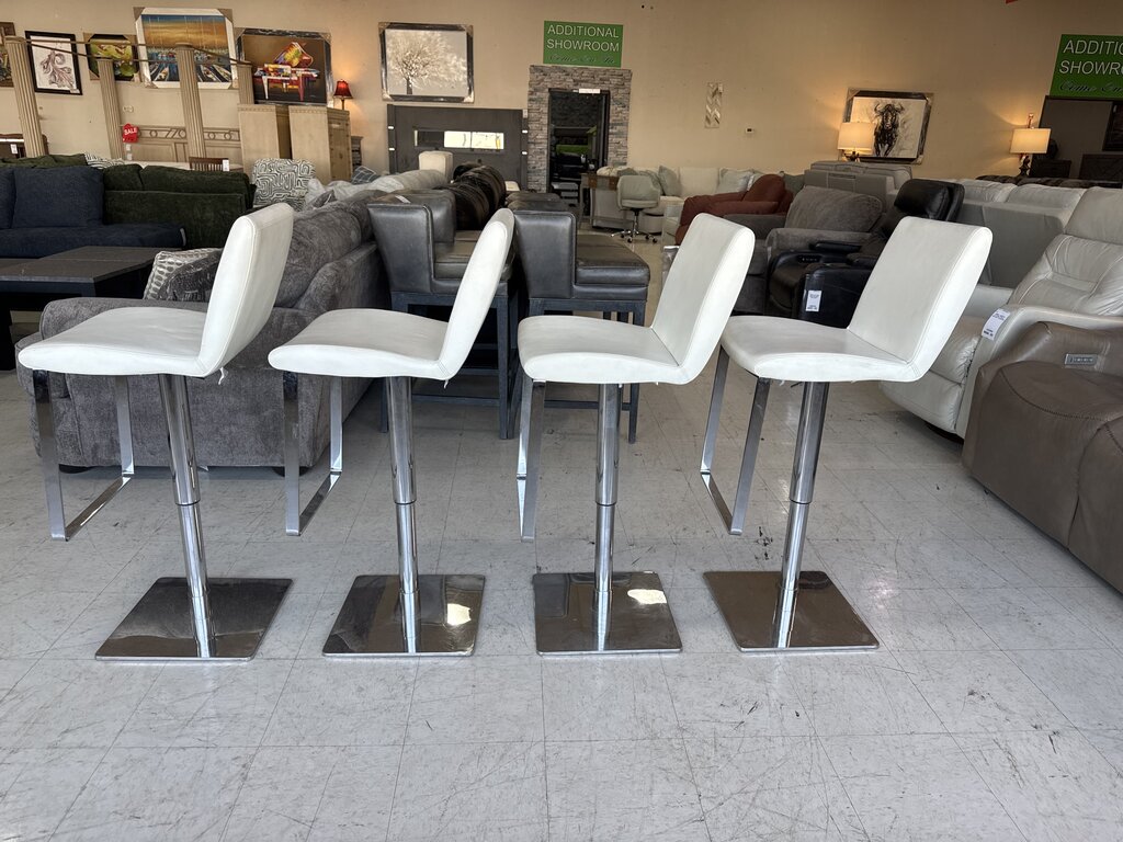 83714 - Set of 4 Villa Vici Lewis Adjustable Barstools 16x19x21-32 to 16x19x31-42