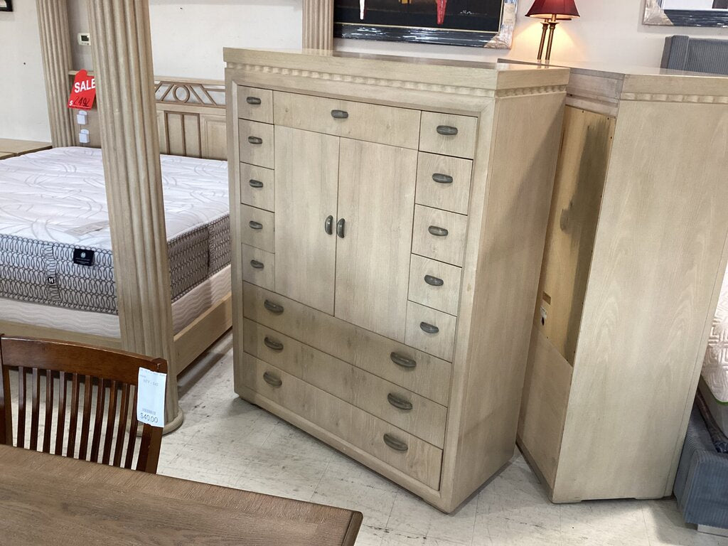 80946 - Henredon Enchantment Chest 48x19x62