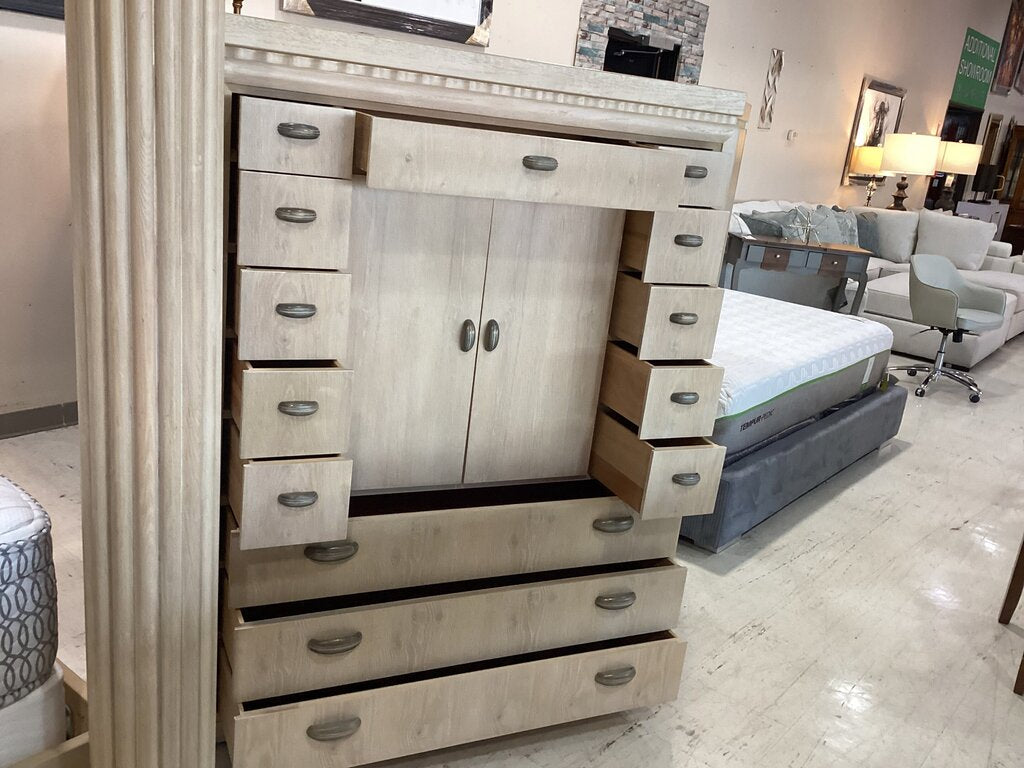 80946 - Henredon Enchantment Chest 48x19x62