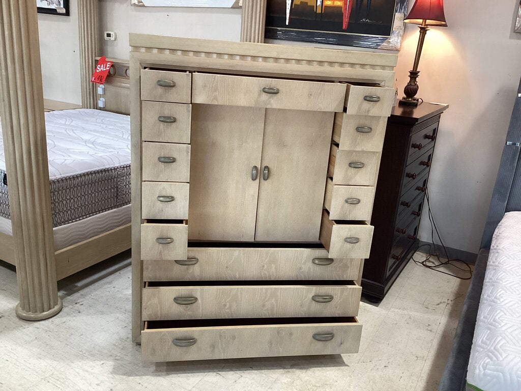 80947 - Henredon Enchantment Chest 48x19x62