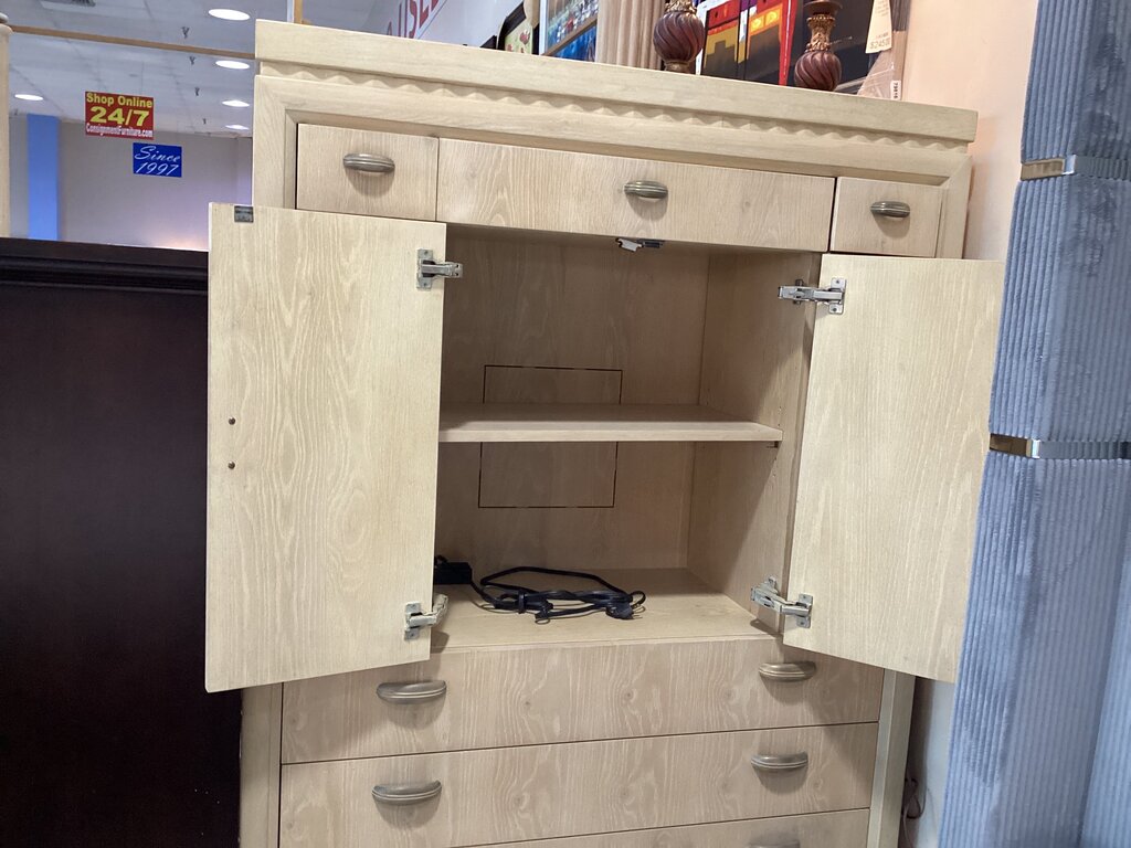 80947 - Henredon Enchantment Chest 48x19x62