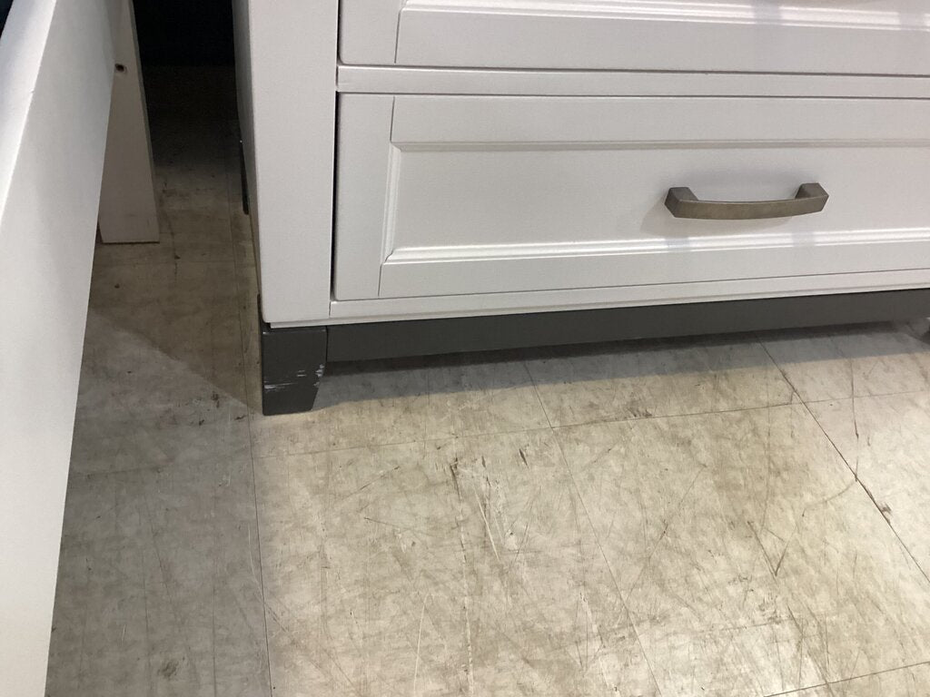 80988 (8530-8) Ashley Brynburg Chest 35x16x51