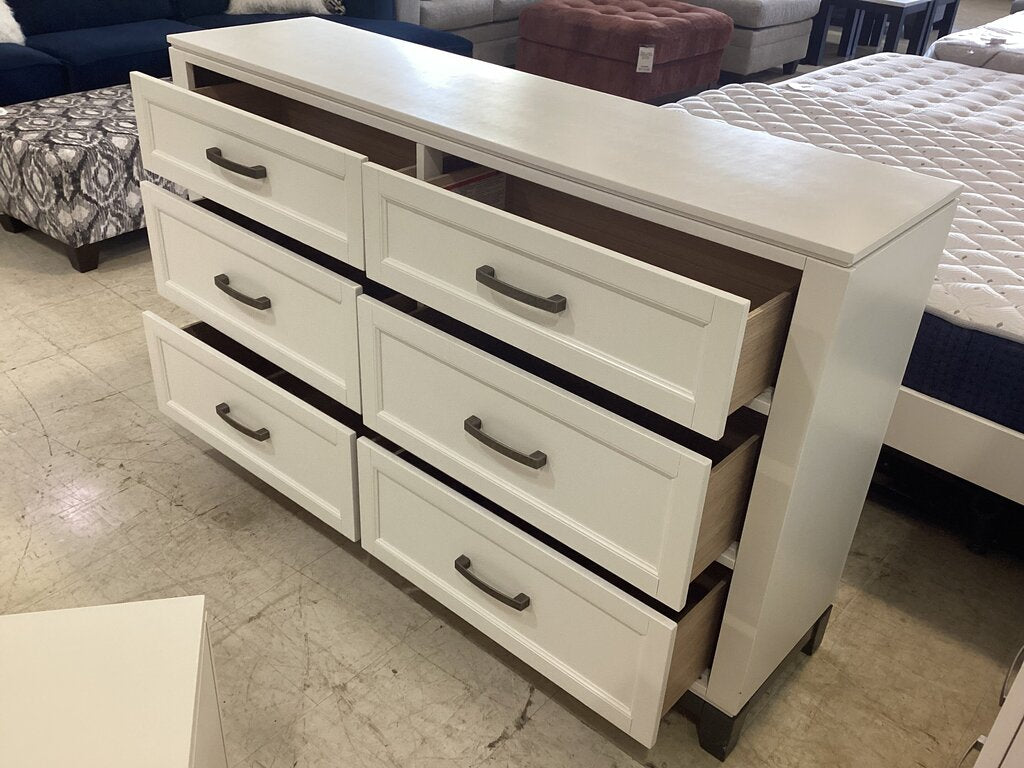 80995 (8530-15) Ashley Brynburg Dresser 61x16x38
