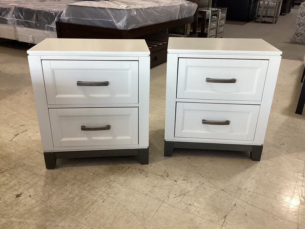 80999 (8531-4) Ashley Brynburg Pair of Nightstands 24x16x27