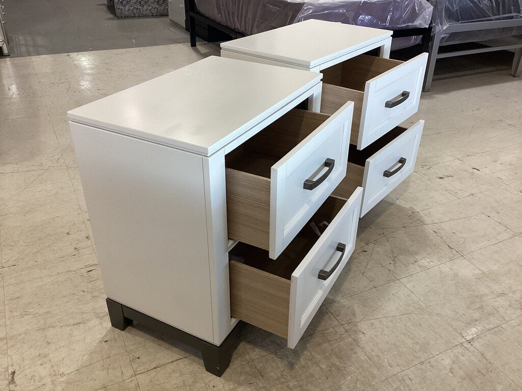 80999 (8531-4) Ashley Brynburg Pair of Nightstands 24x16x27