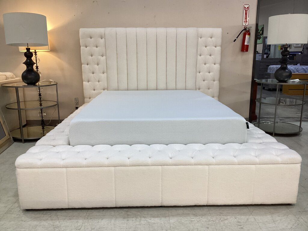 Jasmine White NEW Queen Platform Bed Frame 71x102x61 (134130)