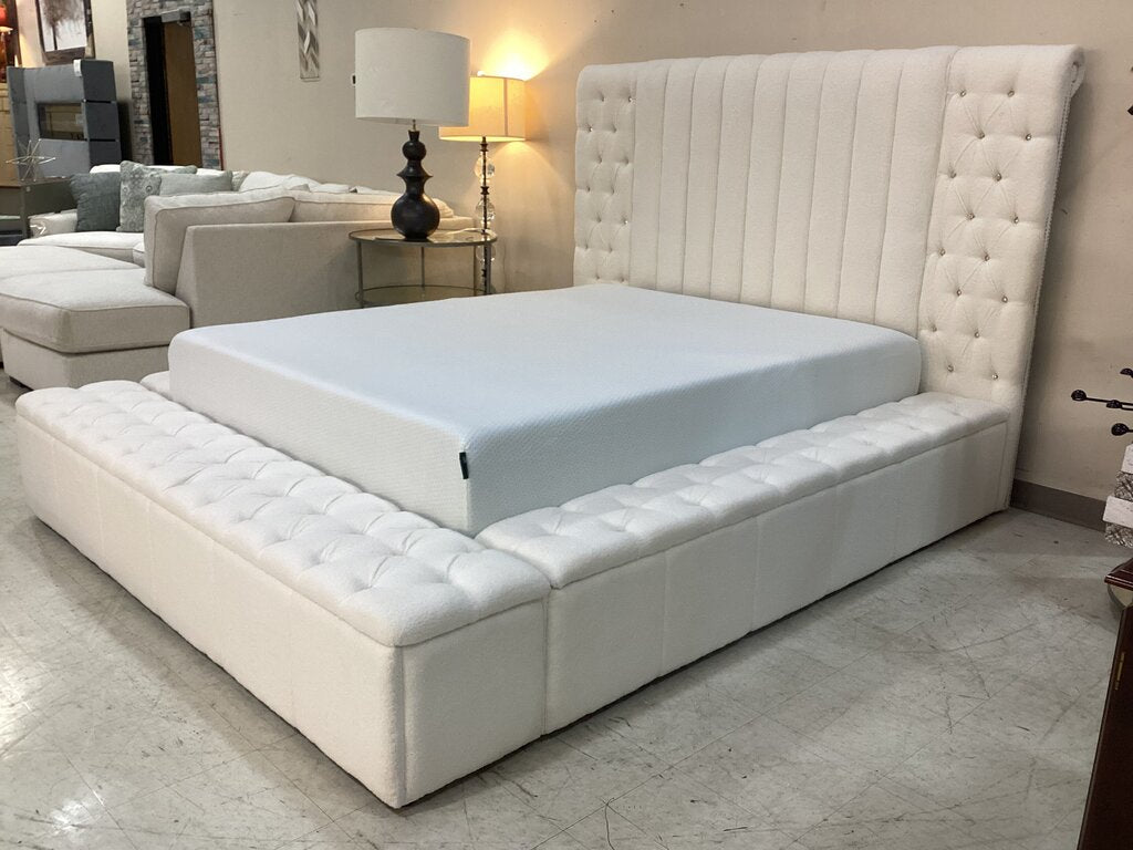 Jasmine White NEW Queen Platform Bed Frame 71x102x61 (134130)