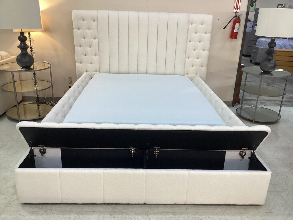 Jasmine White NEW Queen Platform Bed Frame 71x102x61 (134130)
