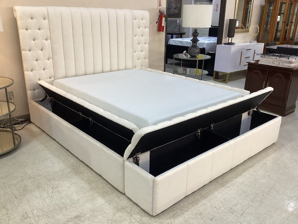 Jasmine White NEW Queen Platform Bed Frame 71x102x61 (134130)