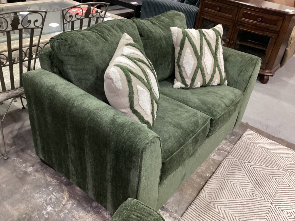 Athena Basil NEW Loveseat 64x38x38 (4302)