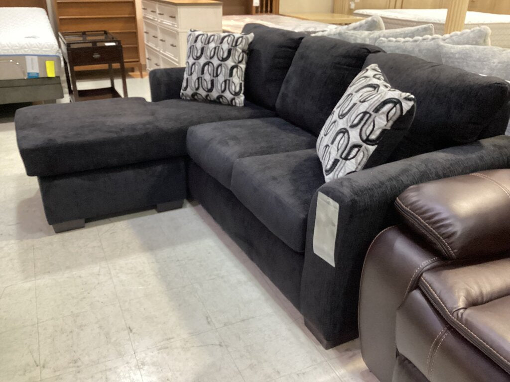 Obsidian Black NEW Sofa Chaise 82x64x38 (3903)