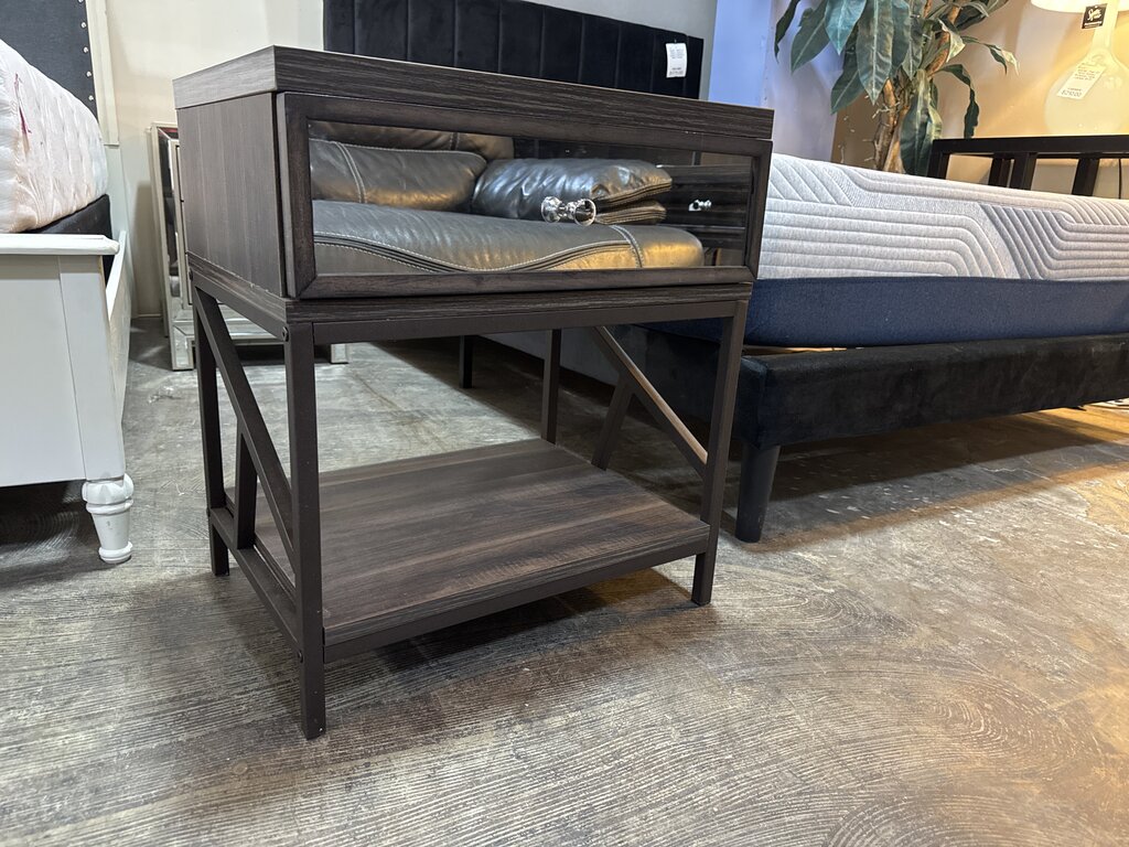 80979 - Adrianna Mirrored Front Nightstand 21x16x24